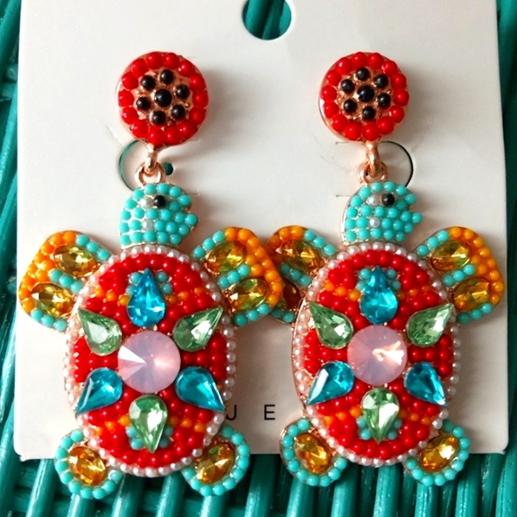 Beaded Sea Turtle Earrings - Picture 4 of 9